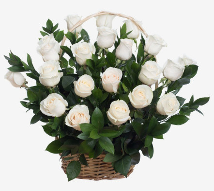 Καλάθι με λευκά τριαντάφυλλα