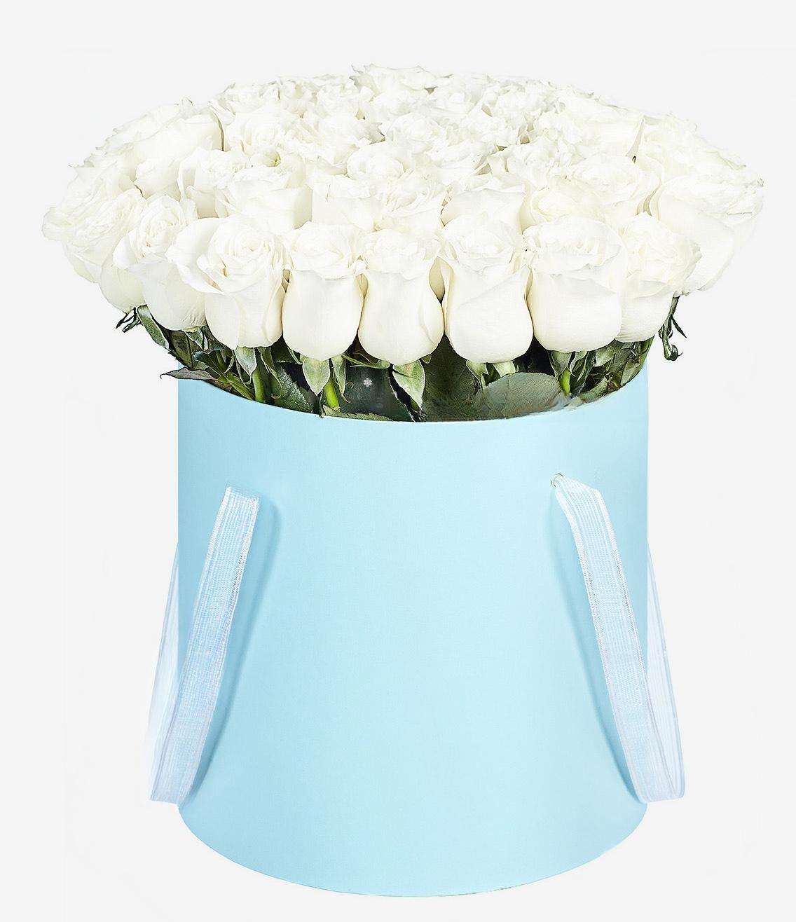 Κουτί με λευκά τριαντάφυλλα
